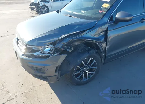 2019 Volkswagen Tiguan 2.0T Se/2.0T Sel/2.0T Sel R-Line/2.0T Sel R-Line Black из США, поврежденный, VIN 3VV2B7AX0KM017003
